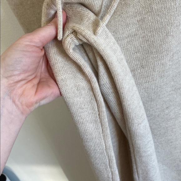 Like new Theory Wool and Cashmere Lounge Beige Knit pant - Picture 5 of 9
